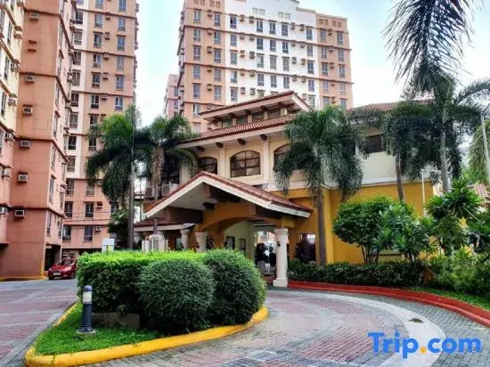Near Manila Airport, "Hotel Style" Studio Condo With Kitchen + Pool, 5G