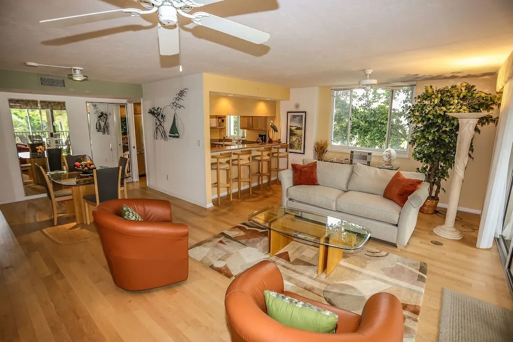 Ocean Harbor 102A