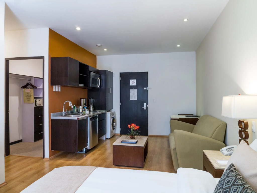 Ventura Hotel & Suites