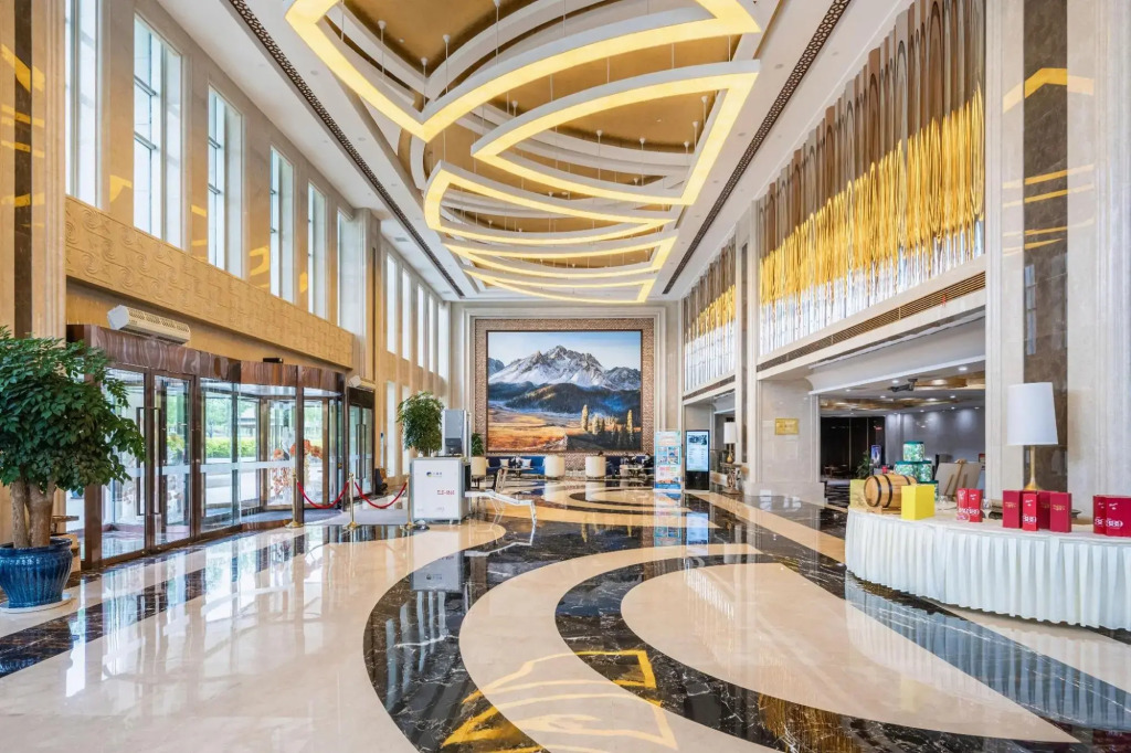 Xinjiang Runjin International Hotel (Kuitun Meimei Park)