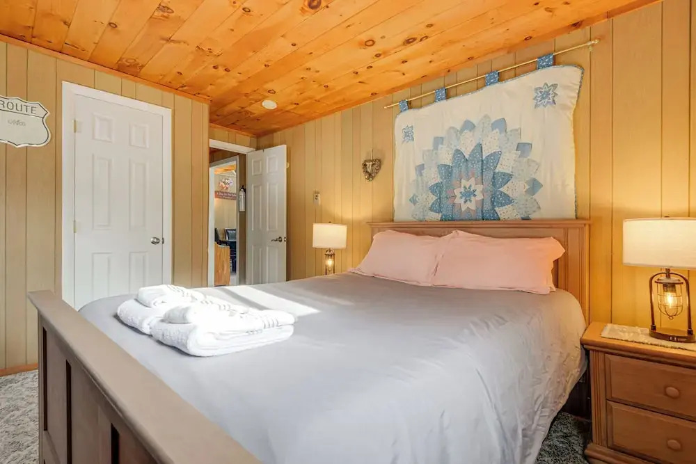Near Hiking & Skiing: Home in Wilmington!