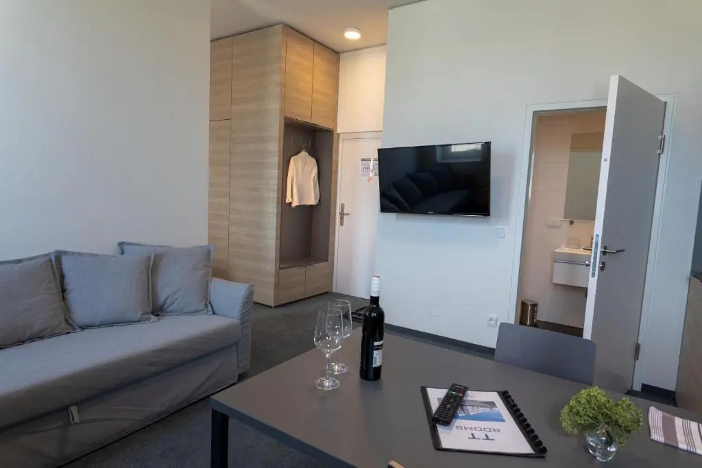 TT-ROOMS