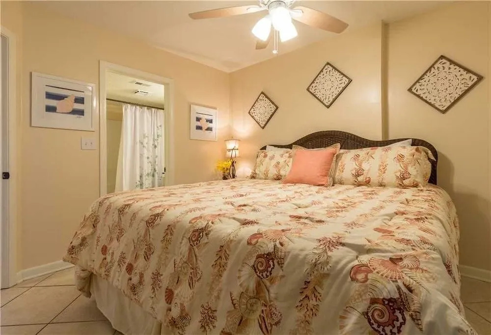 Four Winds 104 - 1 Br condo by RedAwning