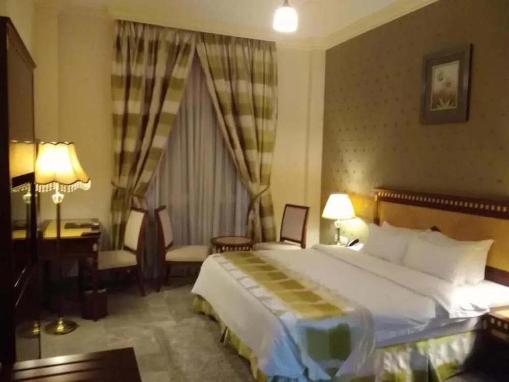 OYO 136 Pioneer Hotel Apartments