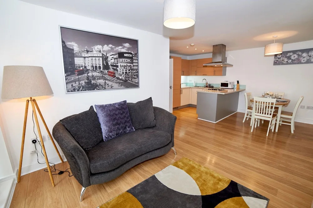 Two Bed - Close to North Station and Hospital