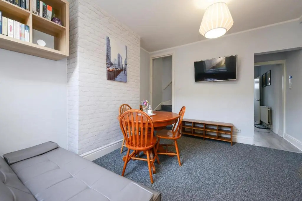 Perfect for Contractors! Spacious 5bed house with Parking - Radford