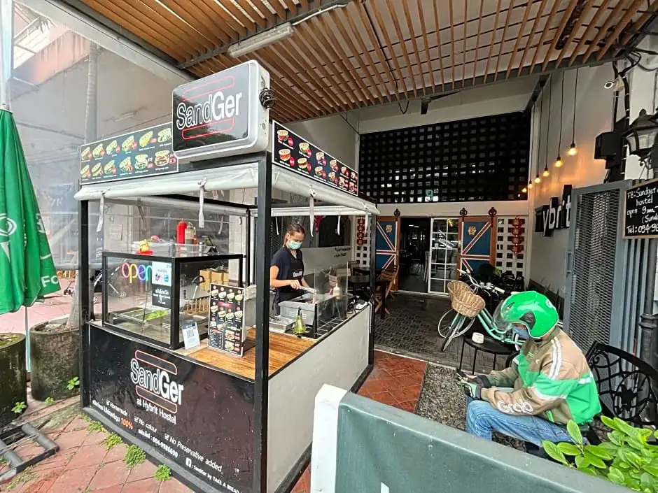 Hybrit Hostel & Cafe