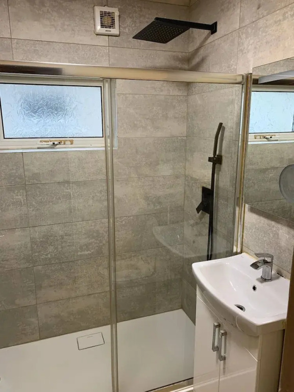 Room-two Rooms Total 5 Persons max