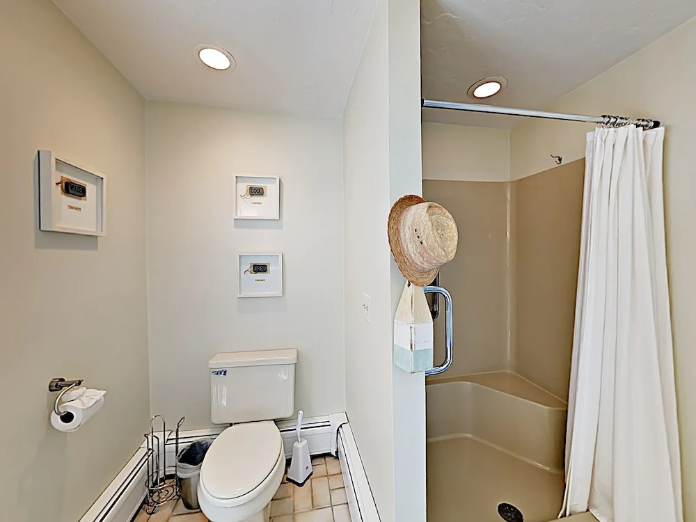 Designer Beach ; Steps To Ocean 3 Bedroom Home