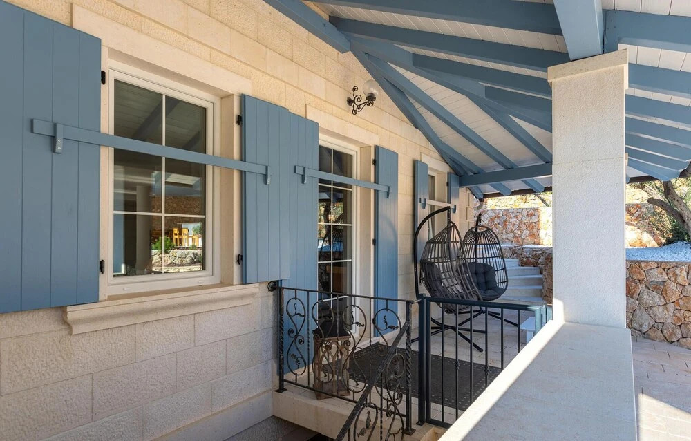 Amazing Home in Cres With Wifi, Heated Swimming Pool and 6 Bedrooms