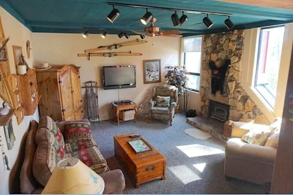 542 2 Bedroom Condo