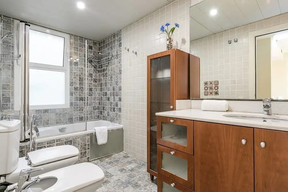 Elegant 3 Bed With Views of Sagrada Familia