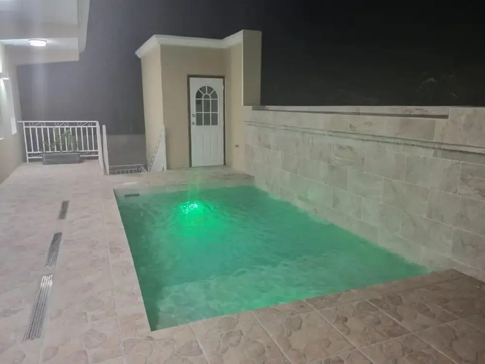 Condo With Pool - Sleeps 8 & bbq Facilities