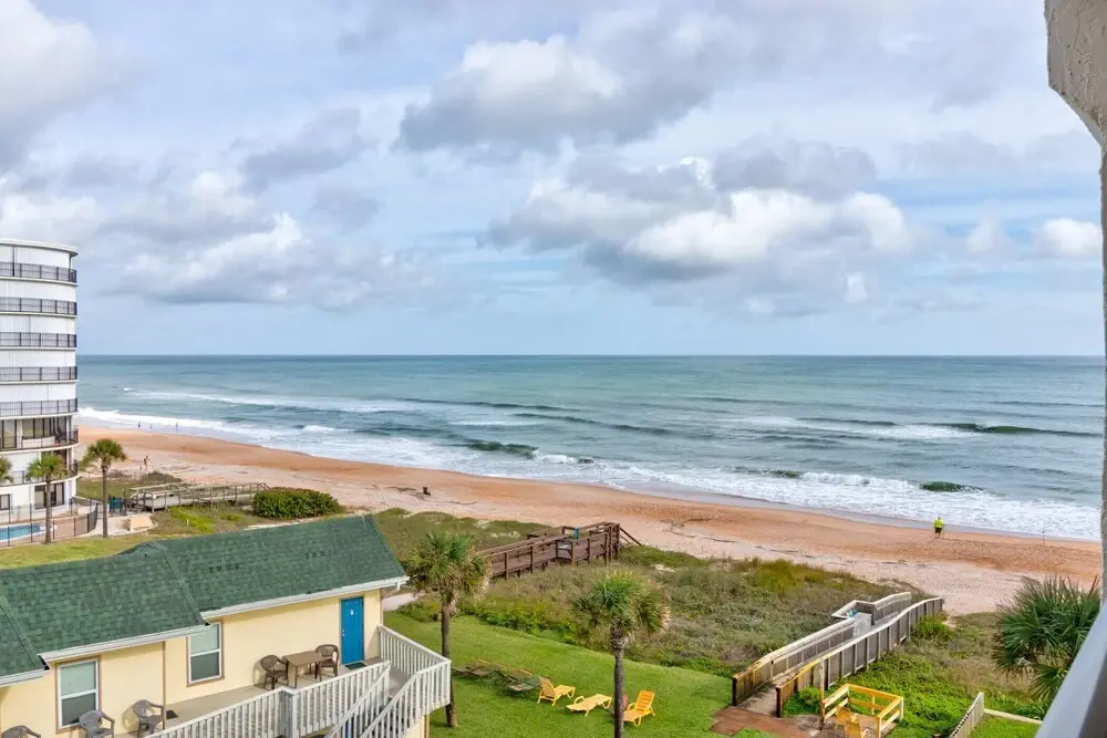 Sunny Ormond Beach SOB Condo, Pool, No Drive Beach