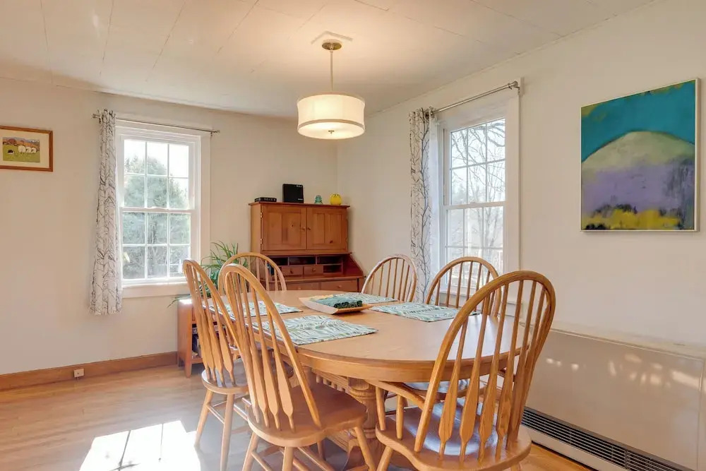 Walk to Village! Family-Friendly Gem in East Burke
