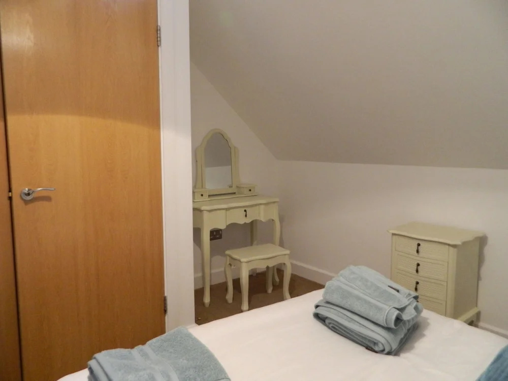 Ashgrove Court Penthouse's by Cardiff Holiday Homes