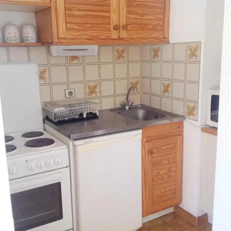 Appartement de 2 chambres a Cavalaire sur Mer a 400 m de la plage avec vue sur la ville et balcon