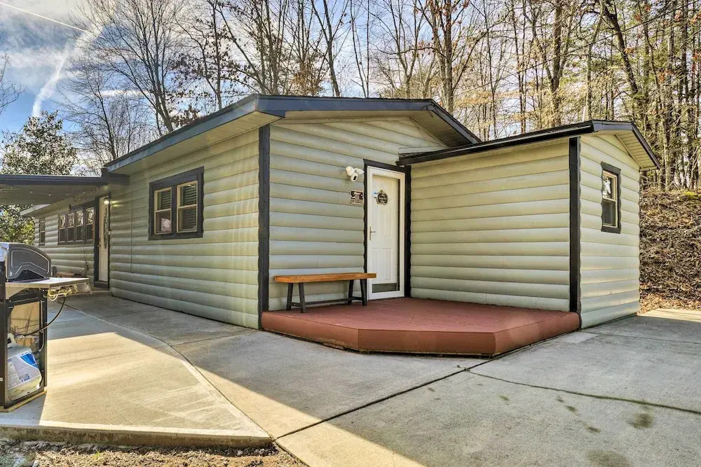 Pigeon Forge Cabin w/ Private Hot Tub & Gas Grill
