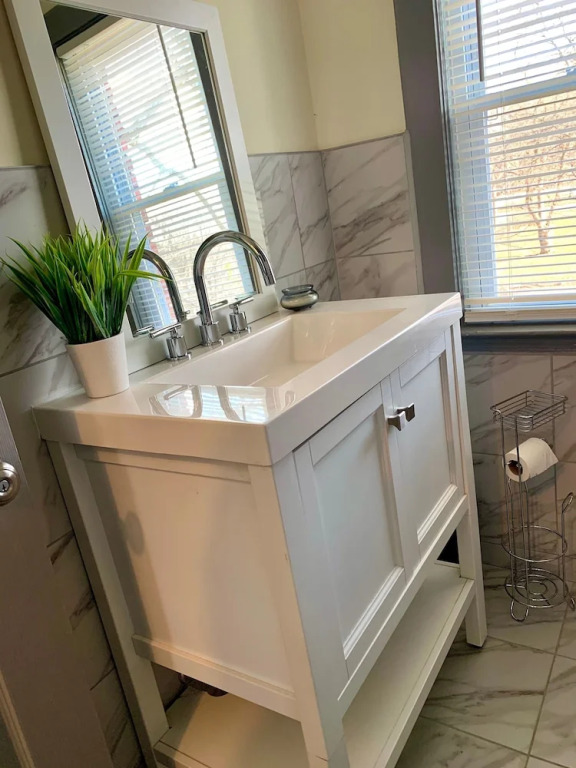 The Southside Villa - With Private Yard & Parking, Near Falls & Casino by Niagara Hospitality