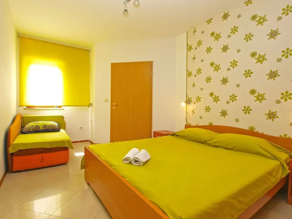 Apartment 1303