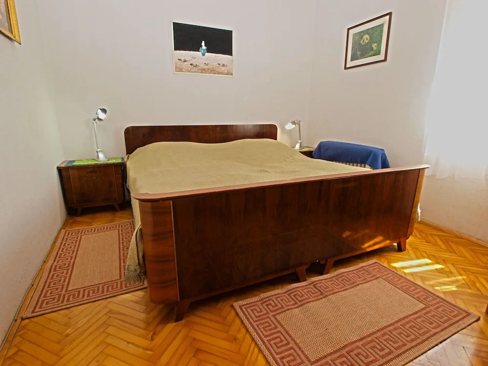 Apartment 461