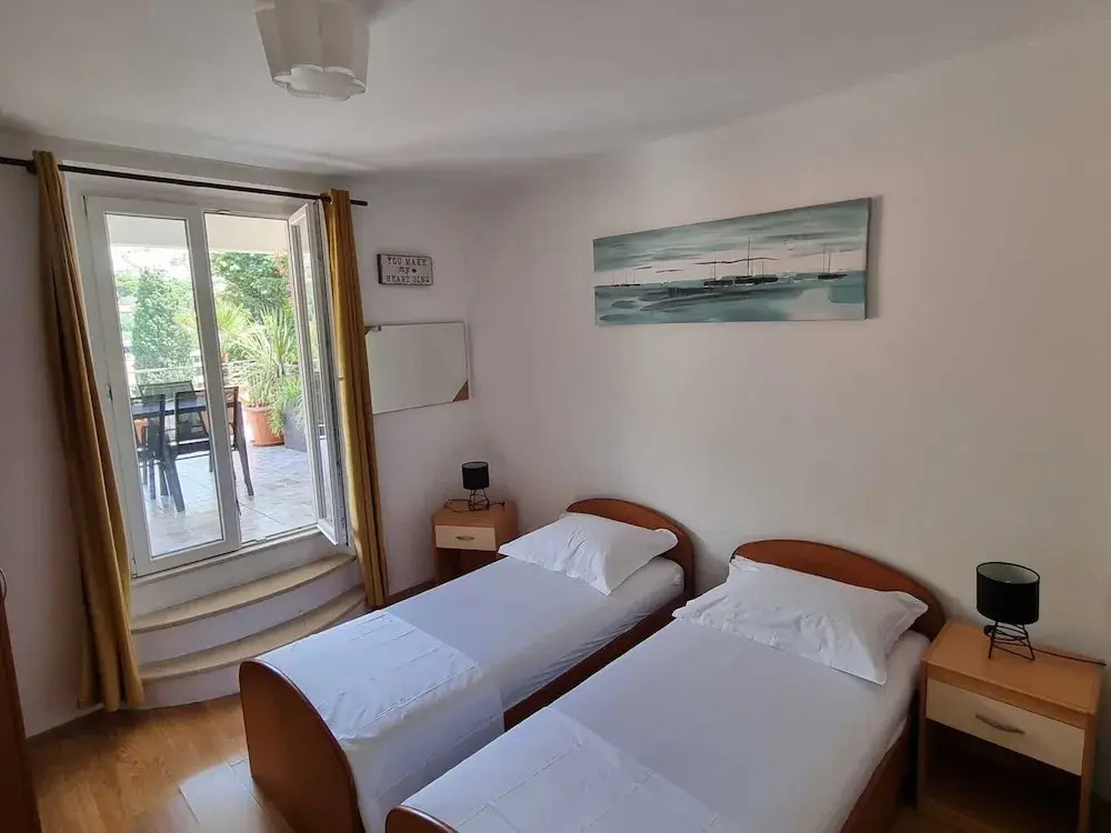 Apartments Mavi - Two-bedroom Apartment With Terrace and City View