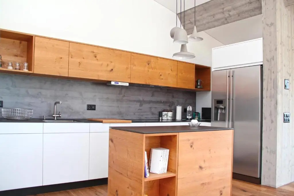 3,5 Zimmer Dachwohnung: Modern, komfortabel, zentral, mit Bergsicht