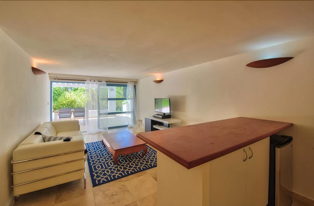 Exclusive Location, Heated Pool, Walk to the Beach, AC, Free Wifi, Concierge Services