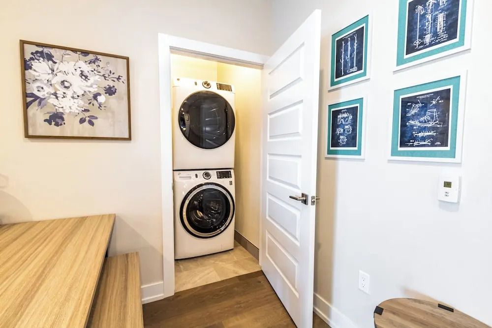 Sail Lofts #303