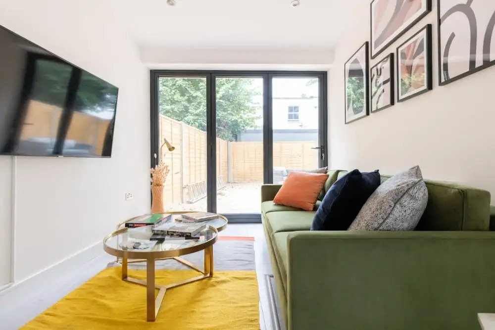 The Brixton Hill - Modern & Bright 2BDR Apartment with Garden