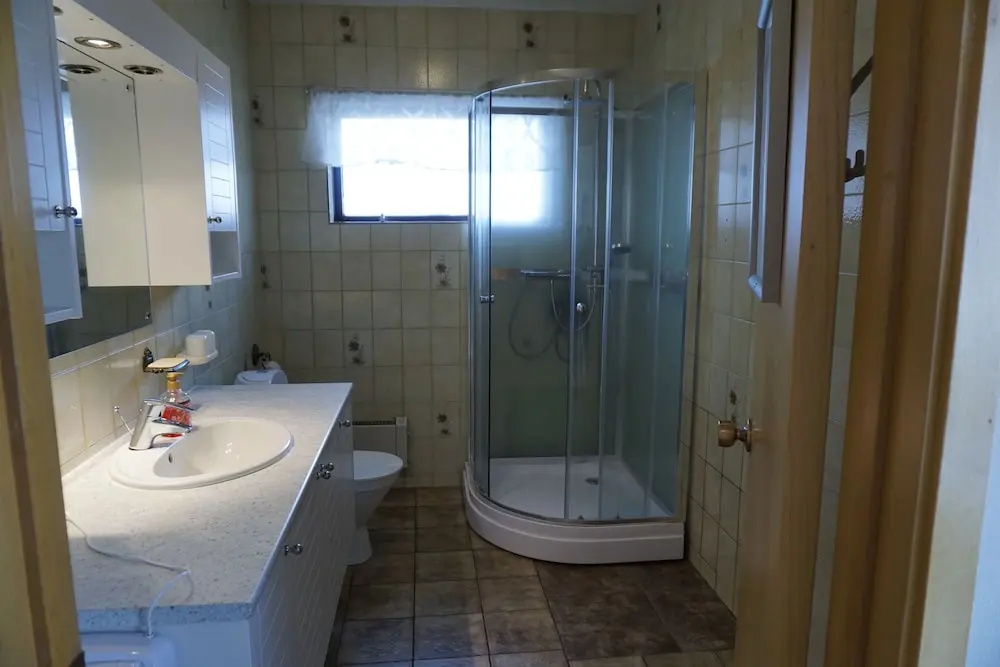 Hlíðarból Guesthouse
