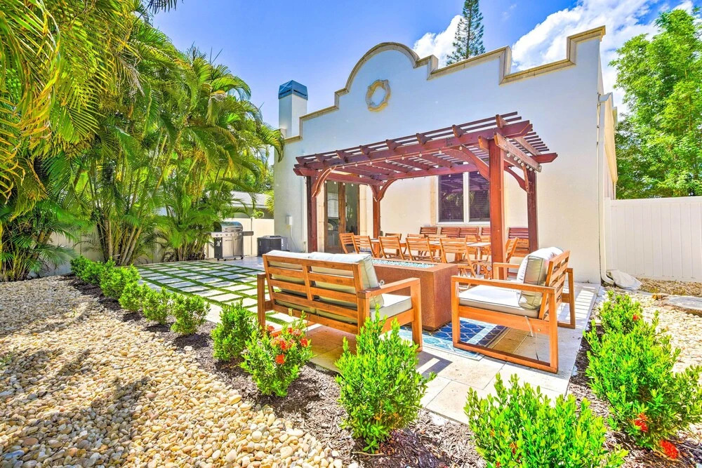 Sunny Sarasota Abode w/ Yard ~ 1 Mi to Dtwn!