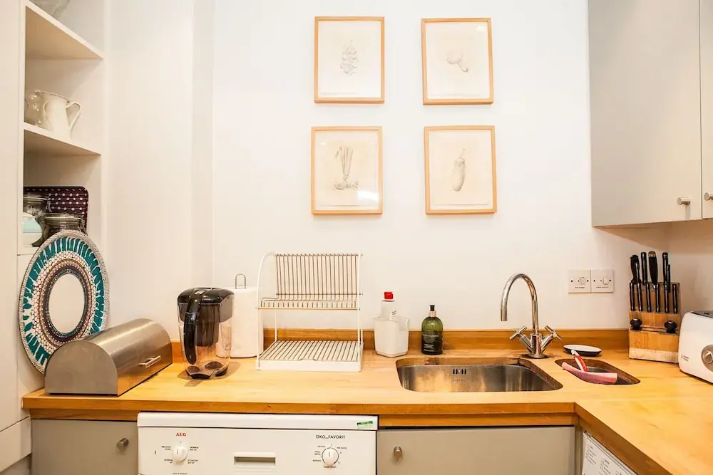 Beautiful 1 Bedroom Apartment in Kensington