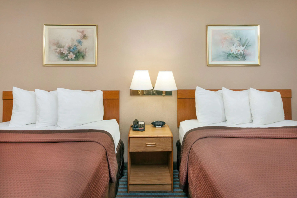 Days Inn by Wyndham Charleston