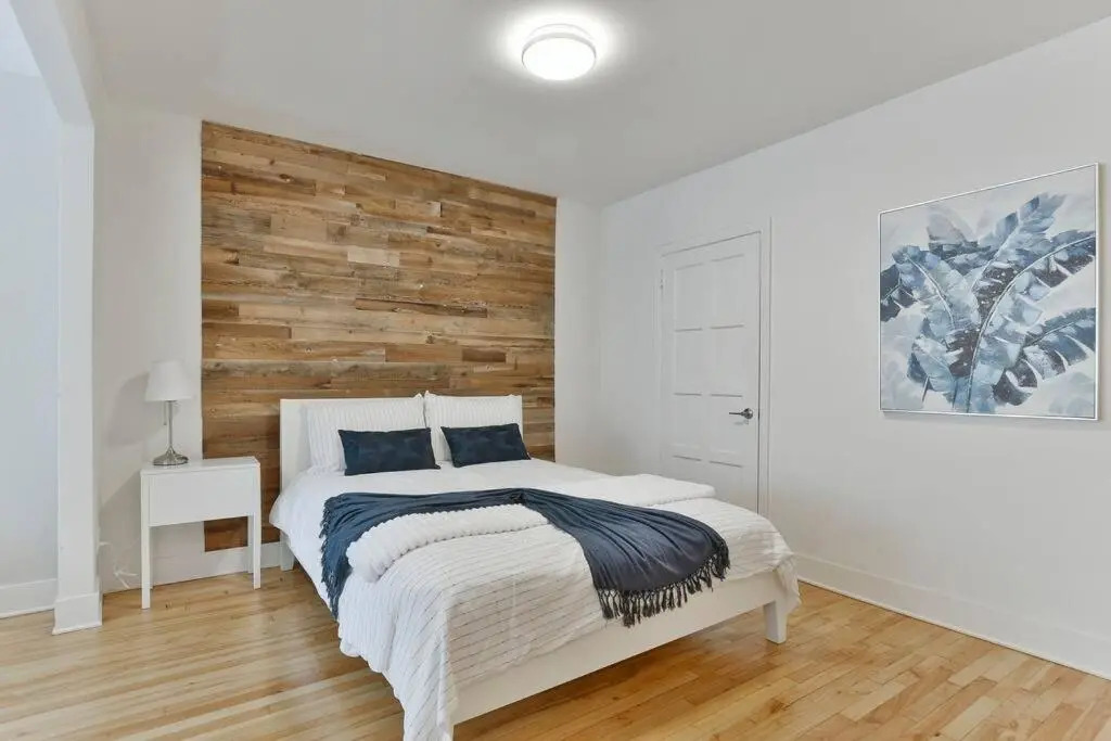 Lovely 1BR - 5mins from Laurier Metro