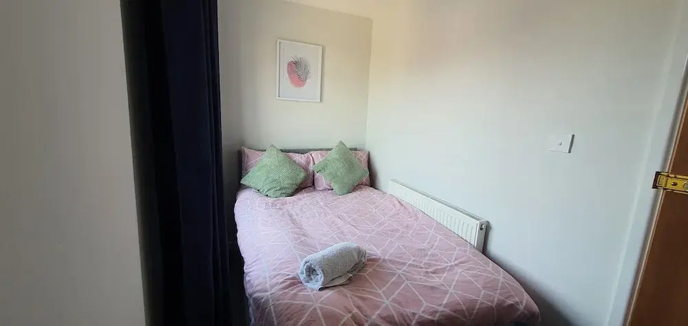 Room in Guest Room - Big Double Room in Stoke City