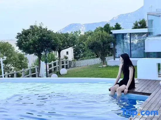 Manla Seaview Garden Villa