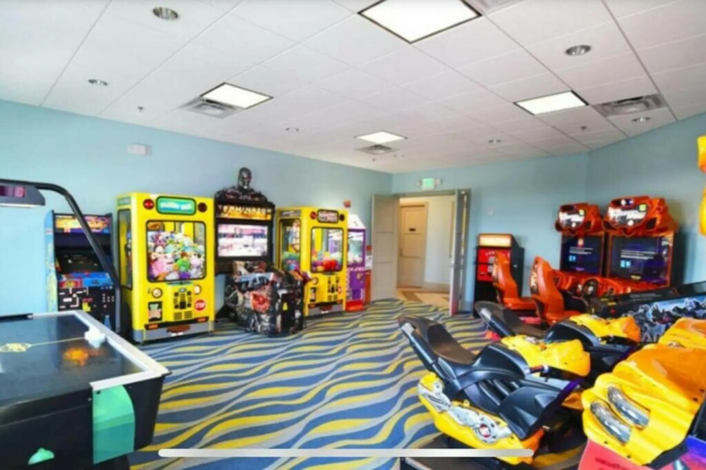 Amazing Champions Gate 7 bedrooms/6 bathrooms!