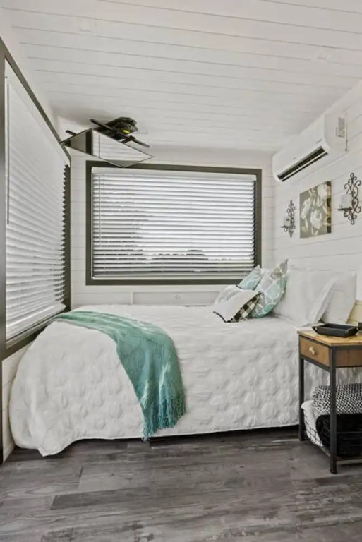 New Wilderness Hideout-cozy Container Home