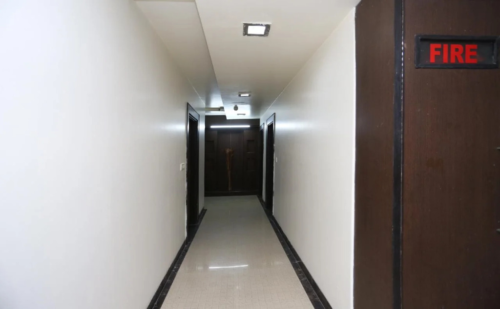 OYO 13758 XS Residency