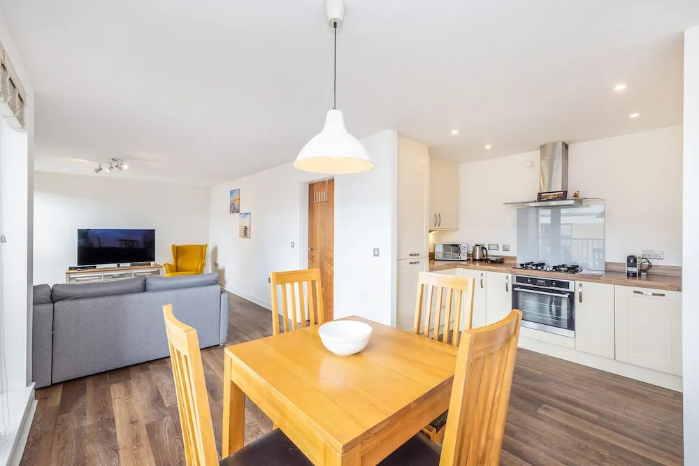 JOIVY Modern 2-Bedroom Flat Near Inverleith Park