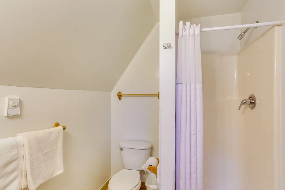 Cozy Keystone Cabin: Hot Tub, 3 Mi to Mt Rushmore!
