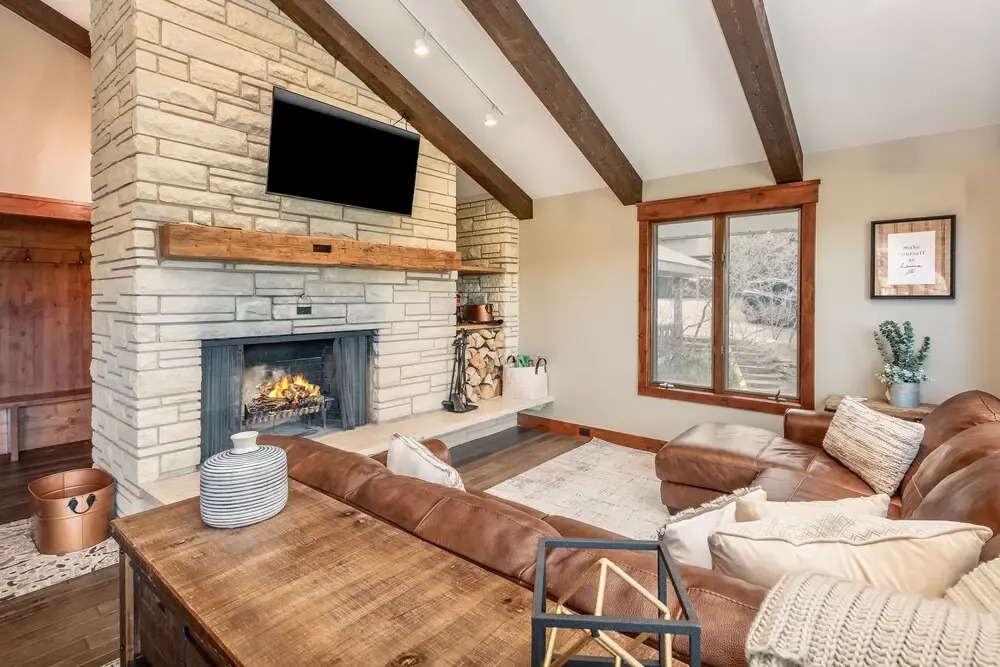 Breiding Upper Luxury Vacation At Windcliff 2 Bedroom Home by RedAwning