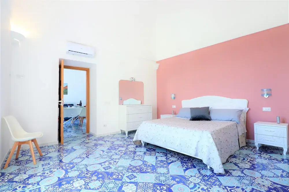 De Vivo Realty - Marys Apartments