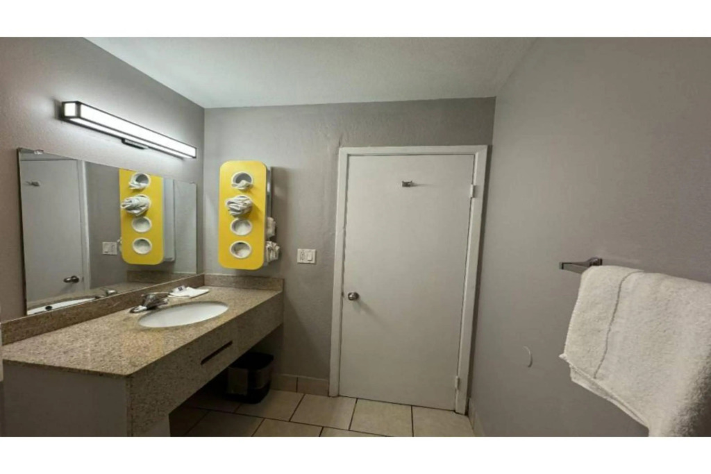 Motel 6-Janesville, WI