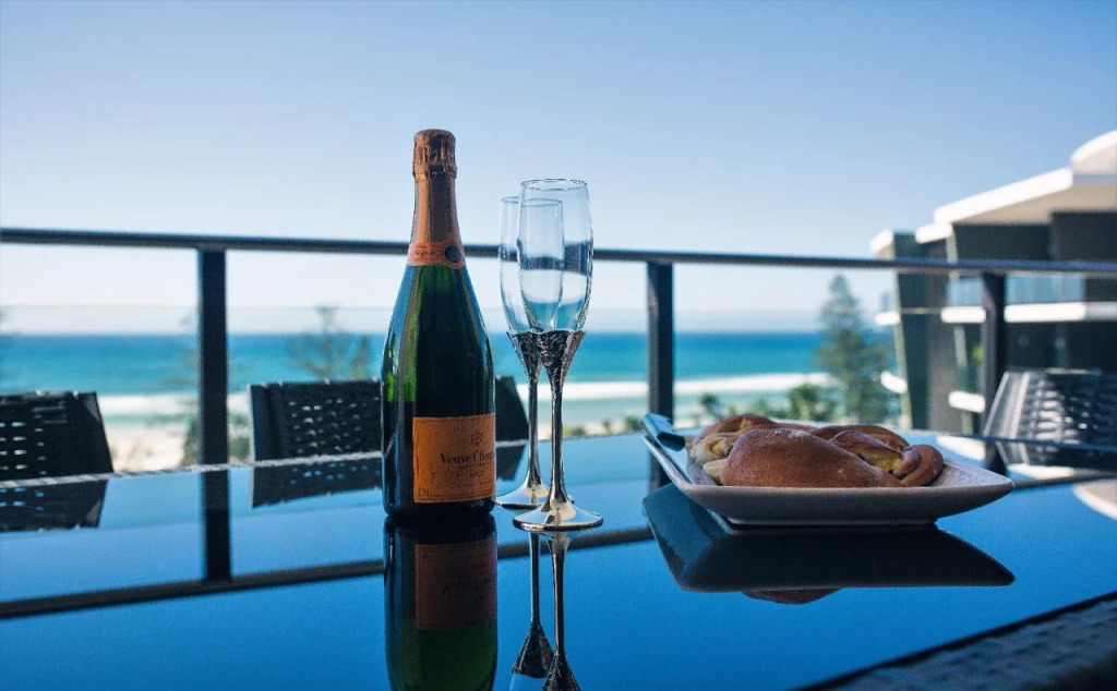 Ambience on Burleigh Beach
