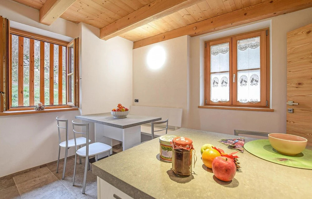2 Bedroom Beautiful Home In Terzolas