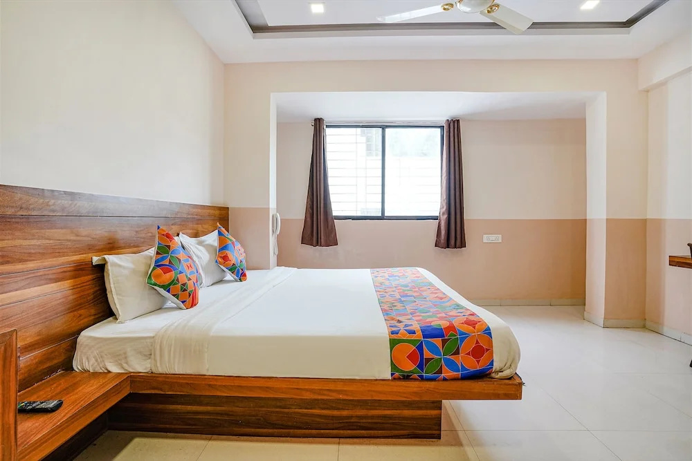 Paradise Inn by OYO Rooms