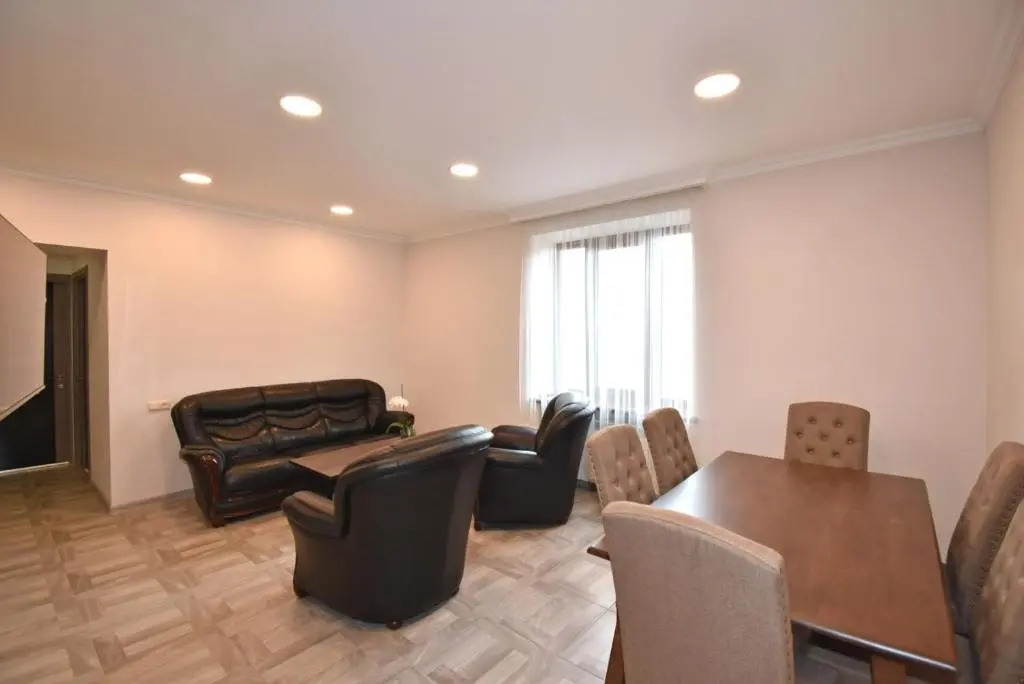 2 bedroom apartment, quiet and spacious