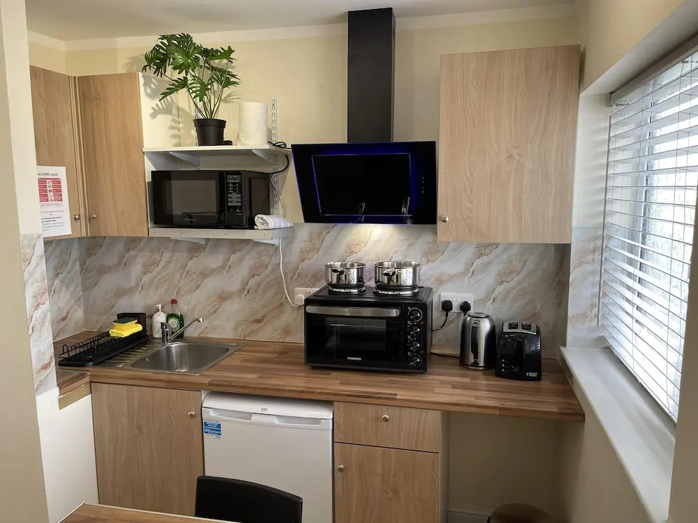 Spacious one Bedroom Apartment With Free Parking